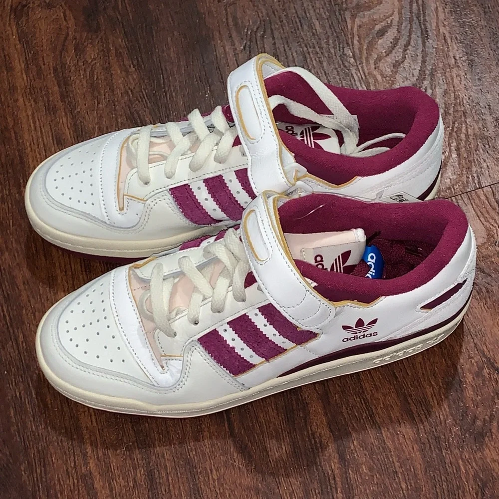 Adidas size 10 Forum 84 low